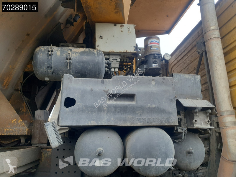 شاحنة Volvo 520  8X4 32m3 AJK Pusher Big-Axle...