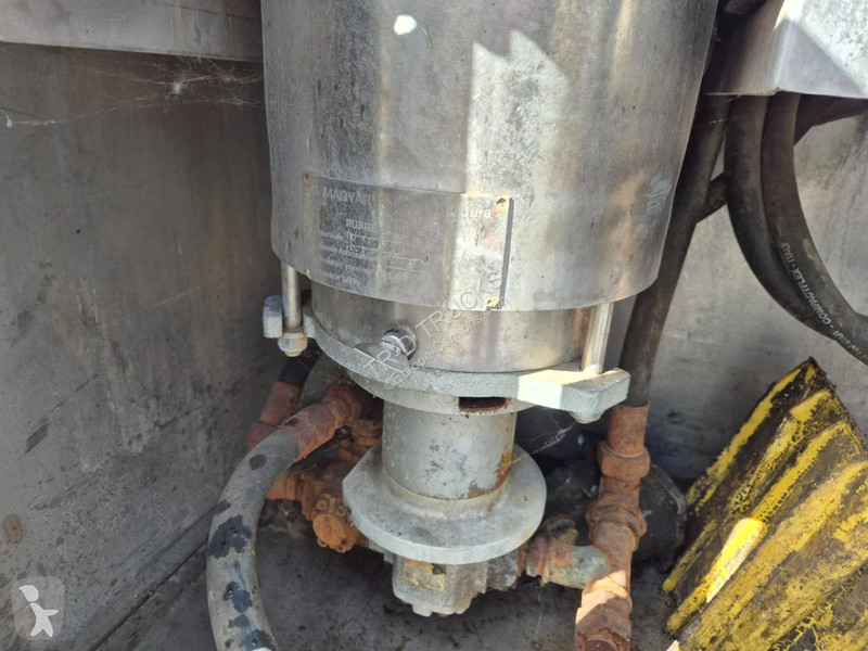 شاحنة Renault 420 - 11000L INSULATED INOX TANK...