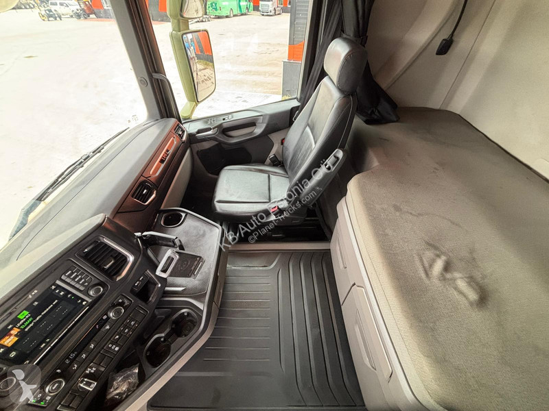 شاحنة Scania R 520 8x4 RETARDER / FU STEE / BOX...