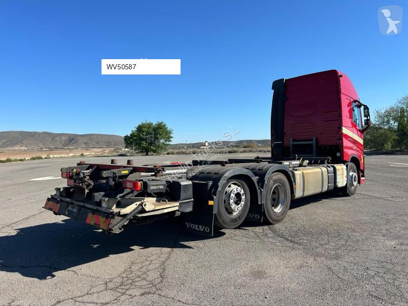 شاحنة Volvo 500 6X2 Elevador 2000kgs