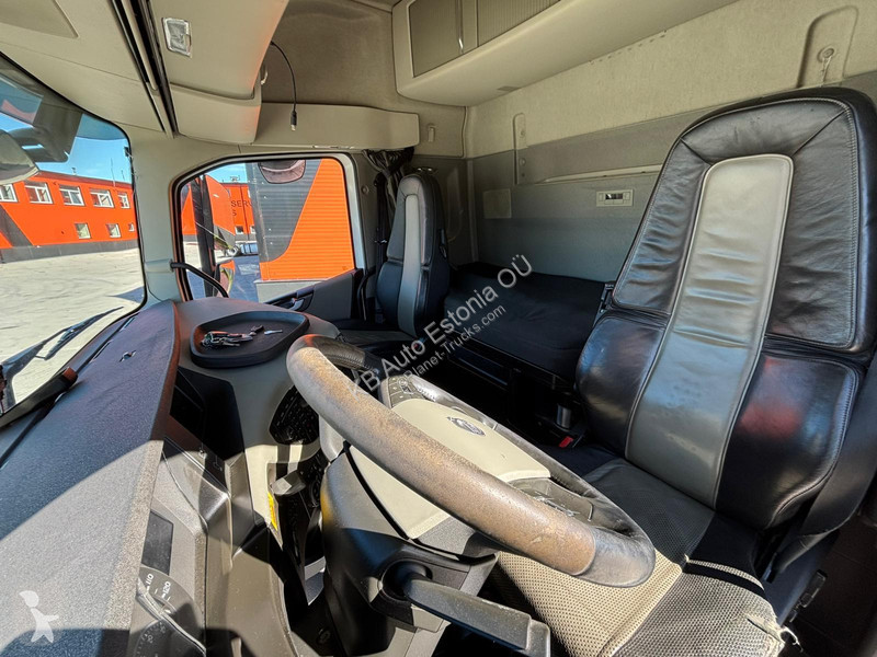 شاحنة Volvo 500 6x2 ThermoKing T-1200R / box...