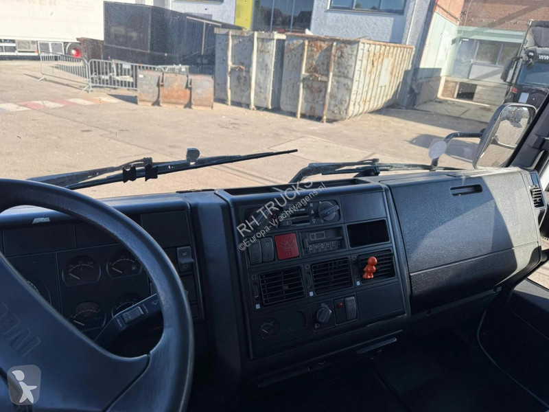 Vrachtwagen Iveco EuroCargo 180 4X2 - HMF 1560 K3