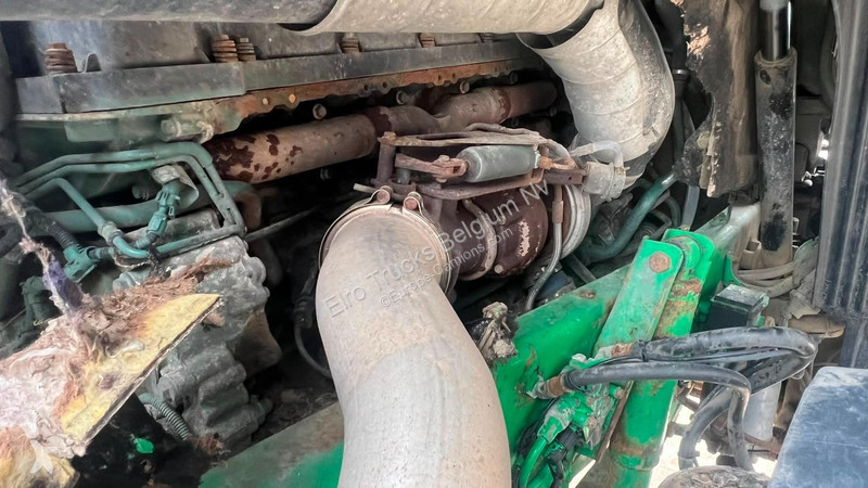 شاحنة Volvo 520 (6X4 / LONG CHASSIS / FRONT STEEL)