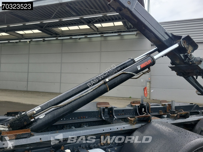 Camion Mercedes 3253 8X4 HIAB XR24ZL59...