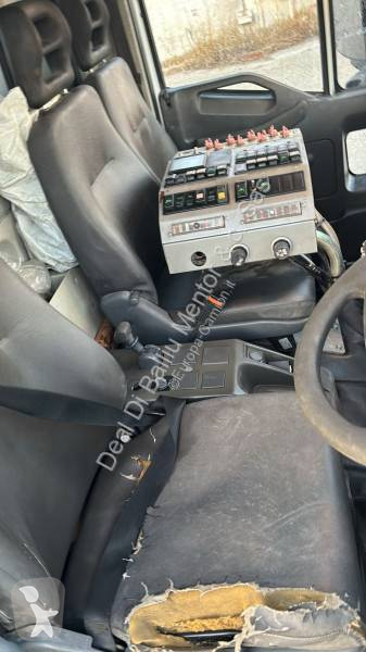 آلة لصيانة الطرق Iveco