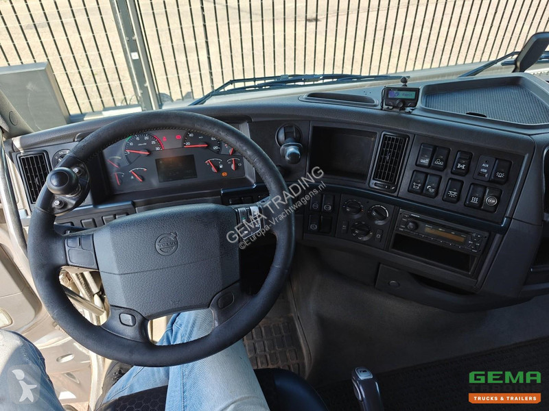 شاحنة Volvo 500 8x4/4 Sleeper Cab Euro5 - Hiab...