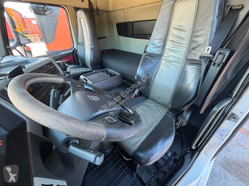 شاحنة Volvo 330 4x2 BOX L=7647 mm