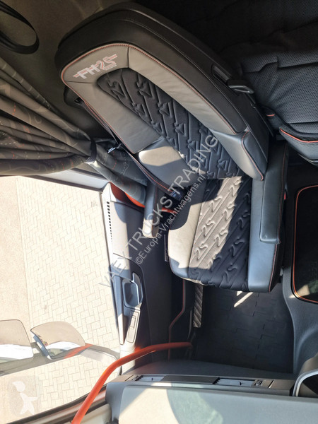 شاحنة Volvo 16750 Globetrotter 8x4*4 - Chassis...