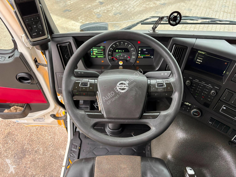 شاحنة Volvo 540 8x4*4 BOX L=6271 mm