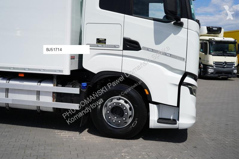 Ciężarówka Iveco / 420 / E 6 / KONTENER + WINDA...