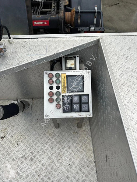 Camion Ziegler Hook-Lift Foam Firefighting Unit