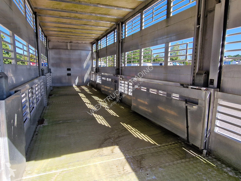 شاحنة Scania P400 8x4*4 - 2/3 deck livestock...
