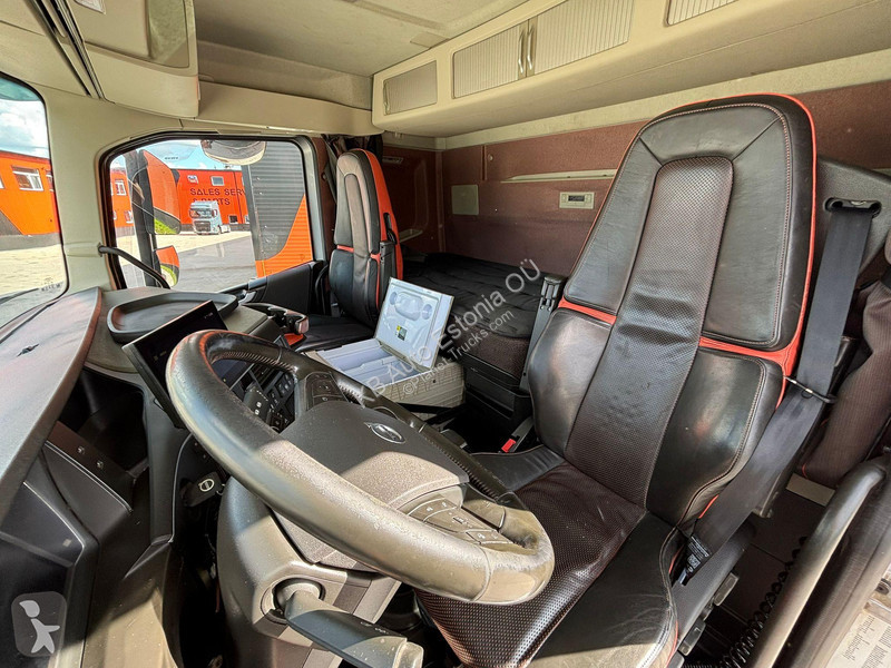 Camión Volvo 750 8x4 RETARDER / TANDEM AXLE...