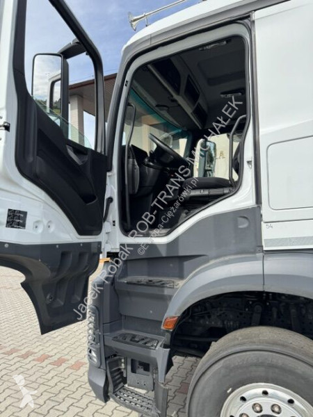 Camión Mercedes NOUZ 23
