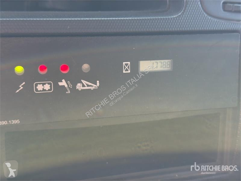 Вантажівка Nissan Socage DA320 19 m on Nissan...