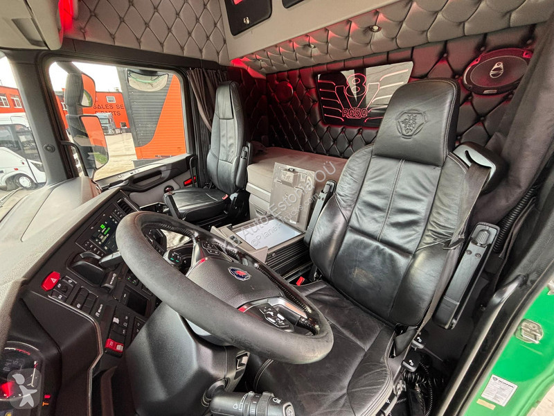 Camión Scania R 650 8x4*4 RETARDER / CHASSIS...