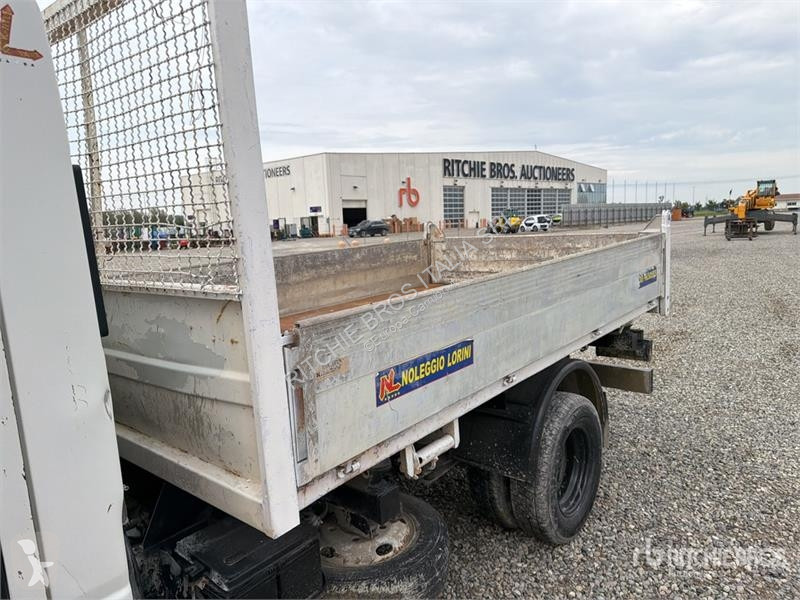 Kamion Isuzu S/A Dump Truck