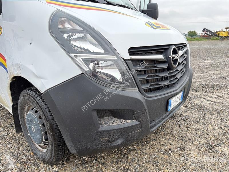 Kamion Opel Crew Cab Flatbed Truck