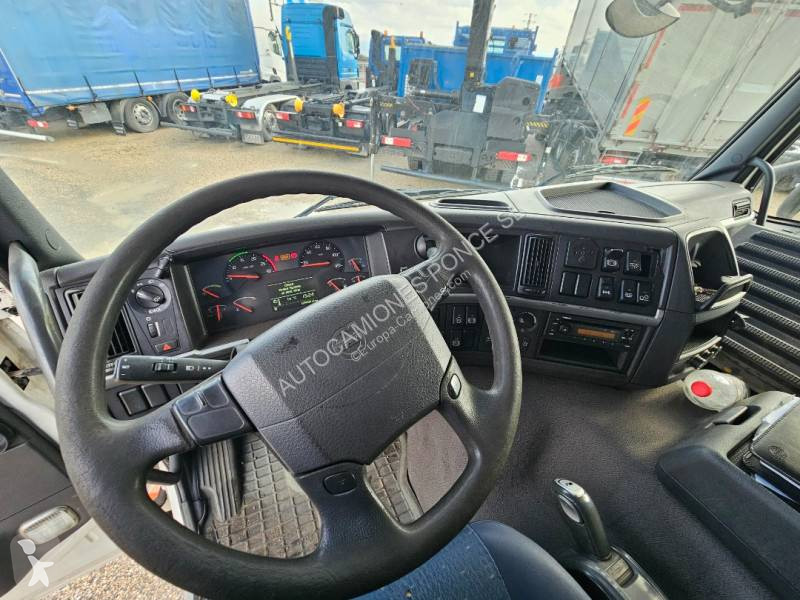Teherautó Volvo 300