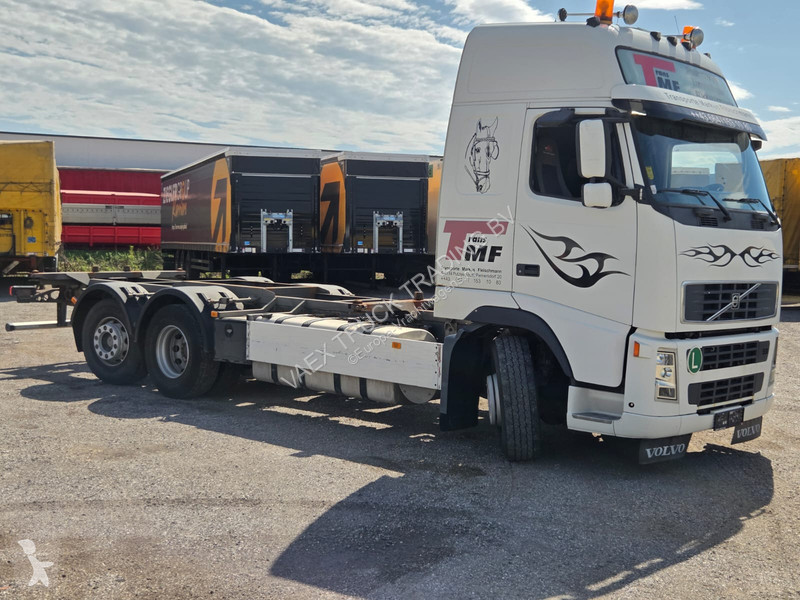 Teherautó Volvo 420 Globetrotter XL 6x2*4 - BDF...