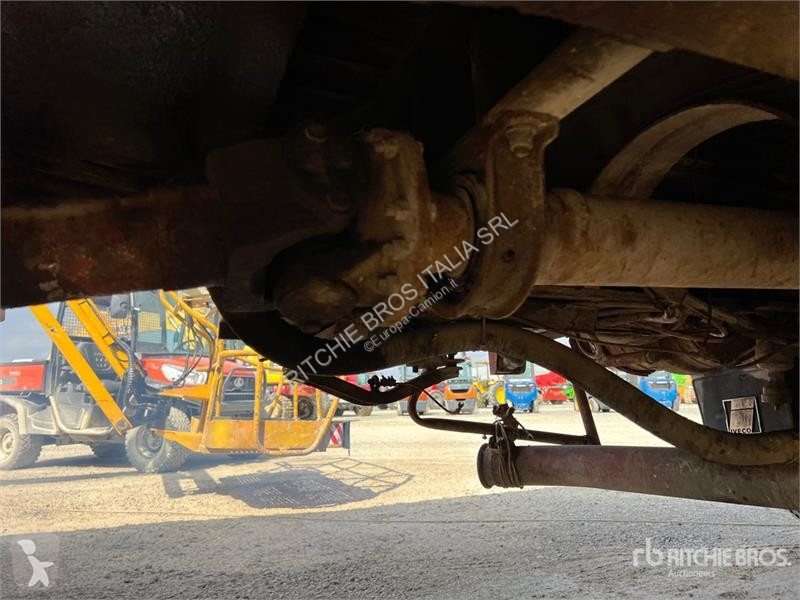 Camion Iveco Unic 6x2 T/A Dump Truck