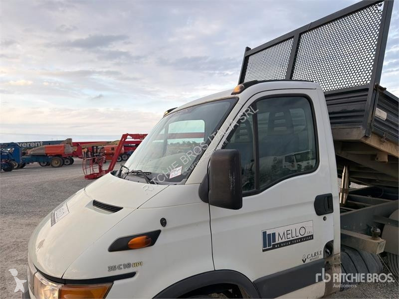 Грузовик Iveco 35A Dump Truck