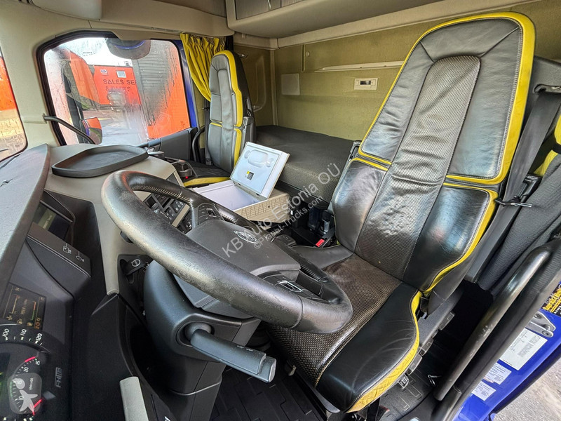 Volvo 750 8x4*4 RETARDER / BOX L=5743 mm truck