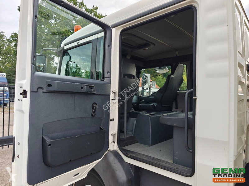 Camião MAN 12.210 4x2 Double Cab (6 persons)...