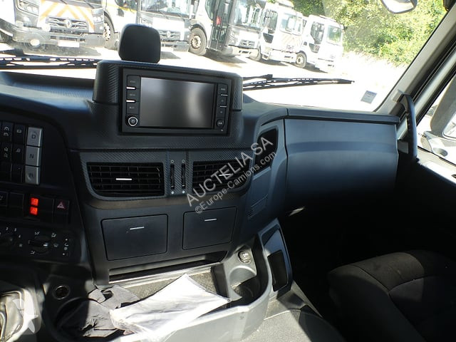Iveco 310 truck