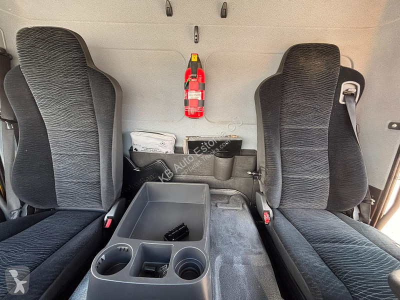 Грузовик Mercedes 1218 4x2