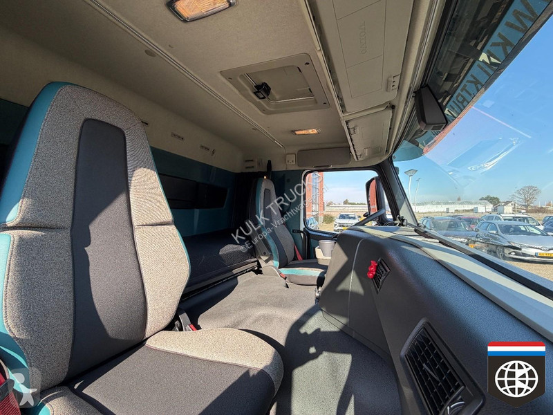 Vrachtwagen Volvo 460 Sleeping cab Storage box...