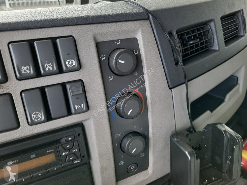 شاحنة Volvo 210
