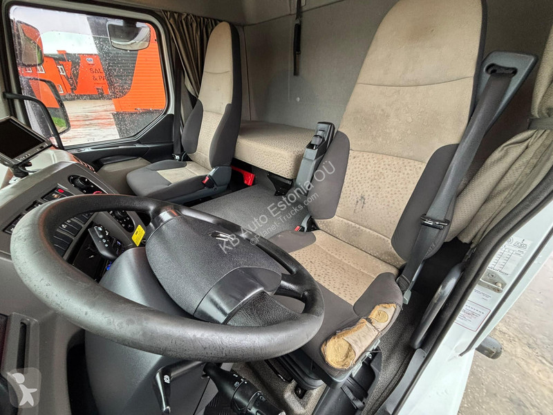 Renault 220 4x2 BOX L=4287 mm truck