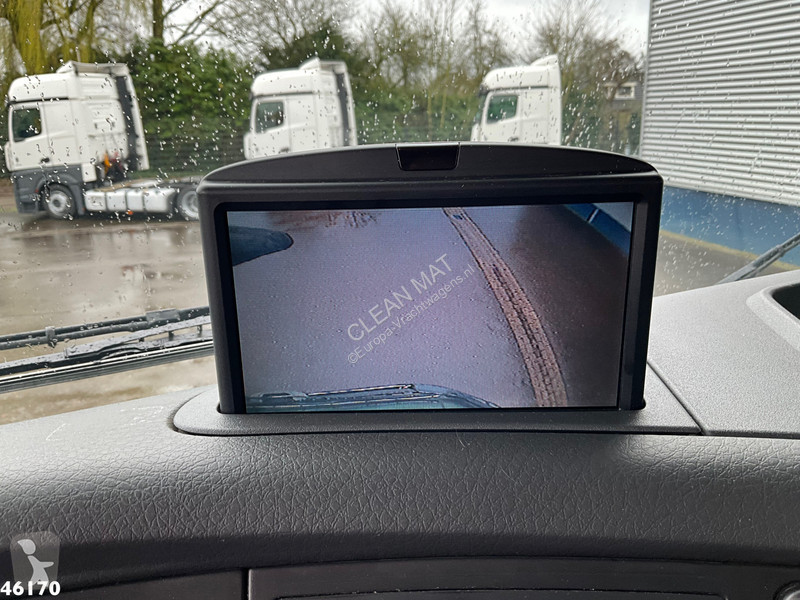 Lastbil Volvo 420 8x4 HMF 22 Tonmeter laadkraan