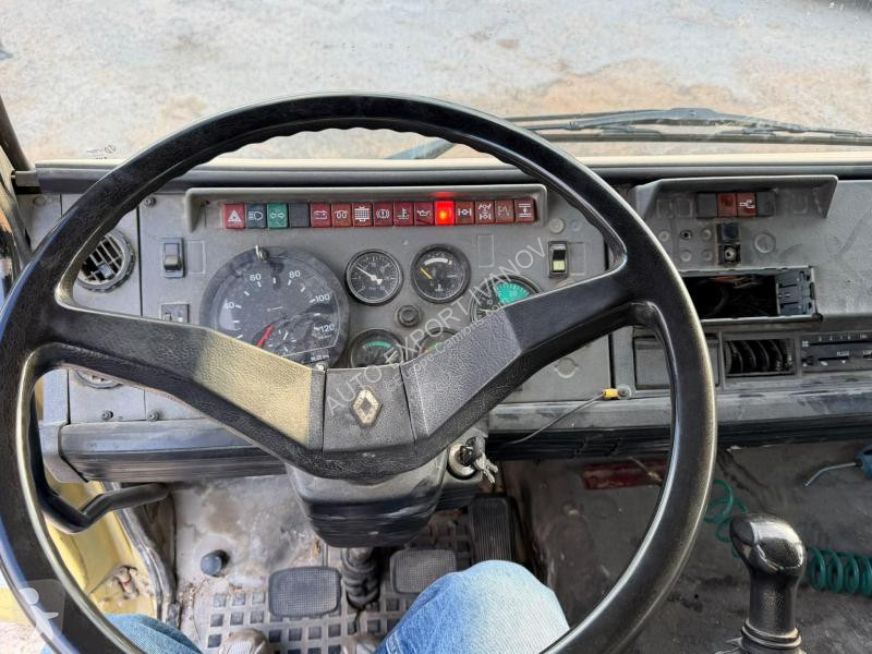 Renault  M210 grue truck