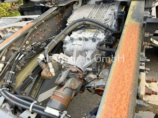 Kamion Volvo 460 / 8x4 / Voll Blatt / Euro 6