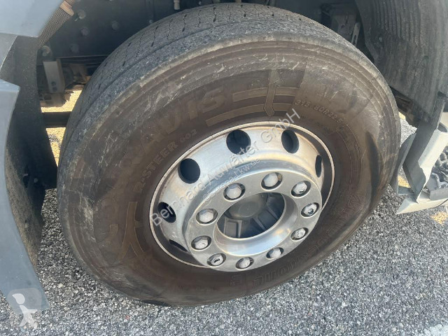 Nyergesvontató Volvo 460