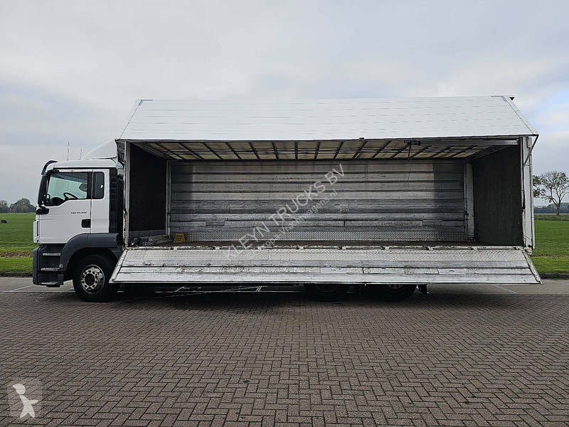 MAN TGS 2 TONS TAILLIFT LAST AXLE STEERING...