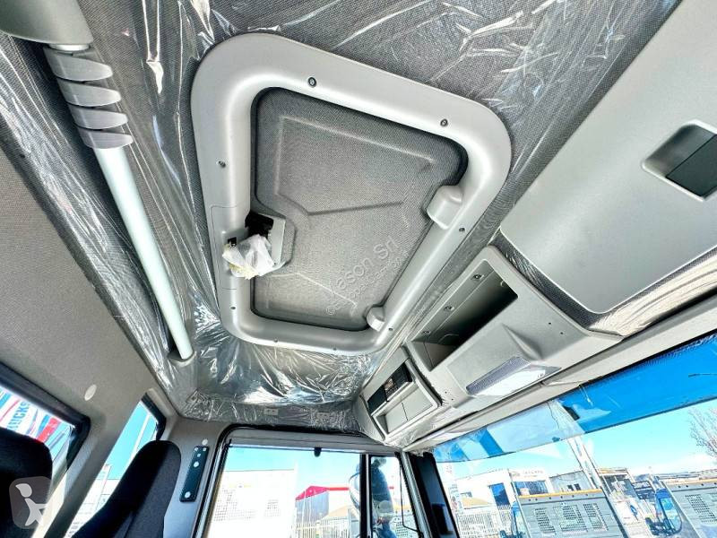 Iveco 180E32 truck