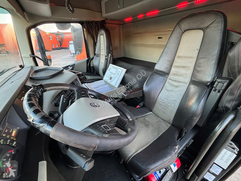Lastbil Volvo 540 6x4 RETARDER / BOX L=4937 mm