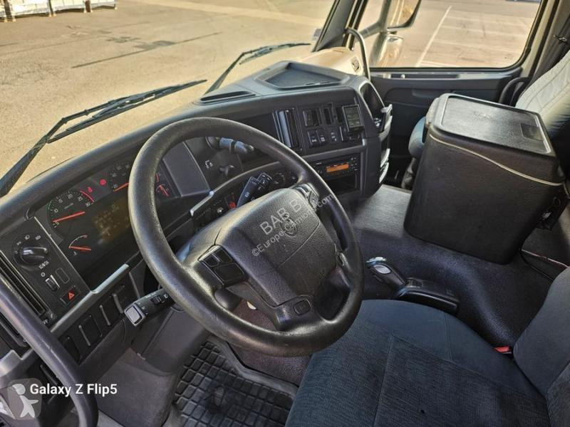 Kamion Volvo 330