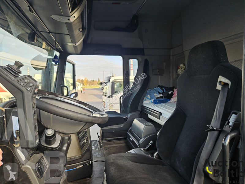 Vrachtwagen MAN 35.480