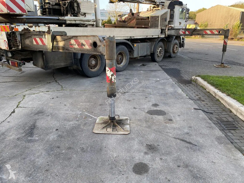 Kamion Volvo F 12 8X4 + CORMACH 0 CRANE - 8.642...