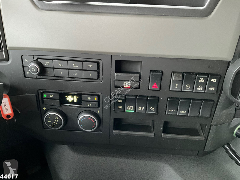 Camion Volvo 420 8x2 Hiab 25 Tonmeter laadkraan...