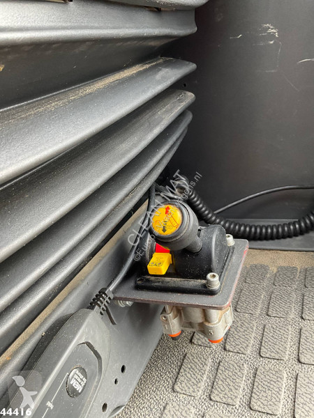 Kamion Volvo FH  8x4 Fassi 27 Tonmeter...