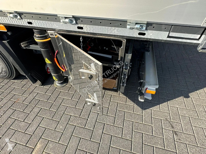 Kamion Mercedes 3251 8X2 + HMF 7020-K7 FJ...