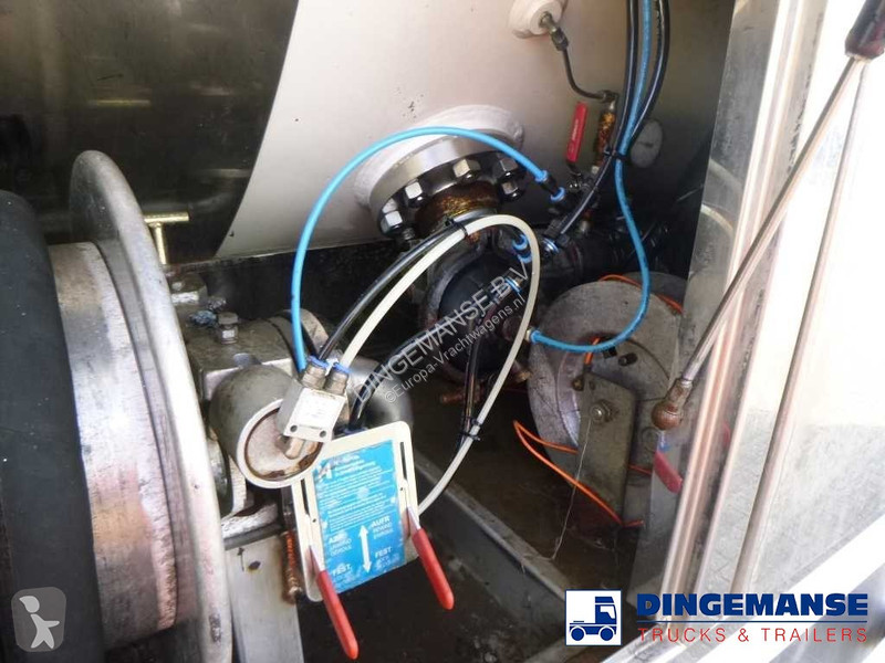 Camion Mercedes 2635 6x2 gas tank 28 m3