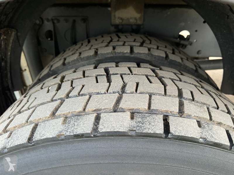 Kamion Mercedes 4x2 Cargo Truck EURO5