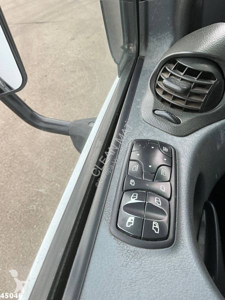 Camion Mercedes 4141 8x4 manual Hiab 32...