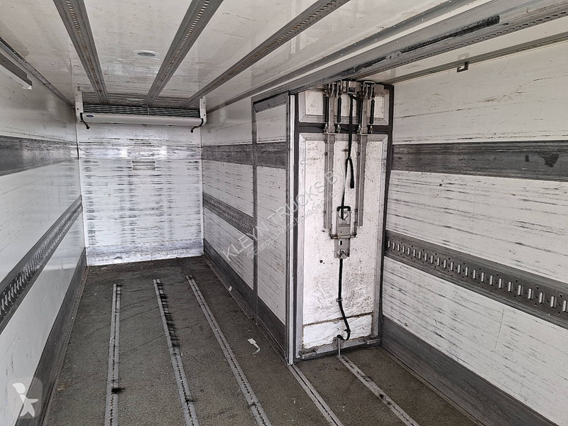 Vrachtwagen Scania P250 CARRIER IFT 286TKM